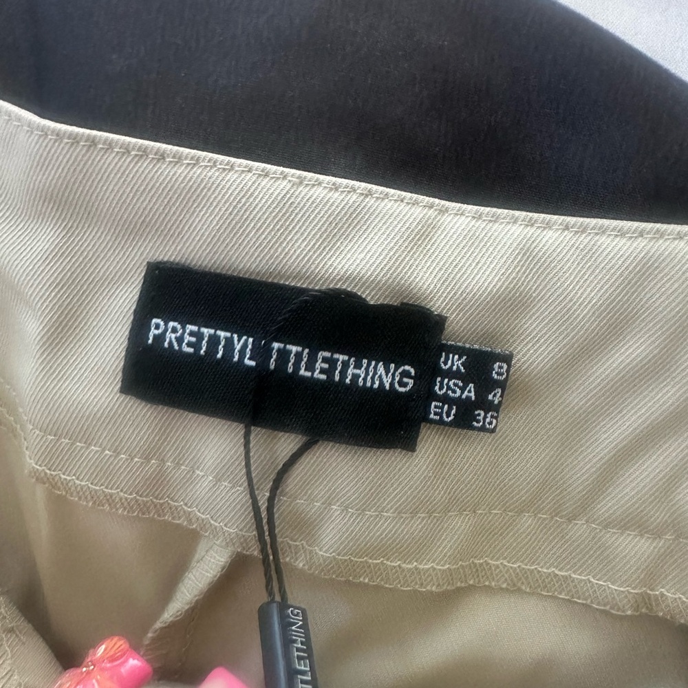 PrettyLittleThing Tan Cargo Pants and Crop Top Set - Picture 4 of 5